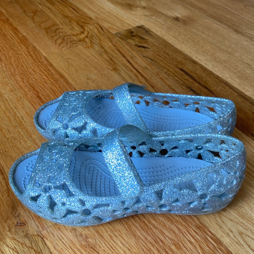 Girl’s Crocs Isabela Silver glitter sandals size C12
